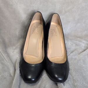 Naturalizer Classic Black  Chunky Heels Size 7M